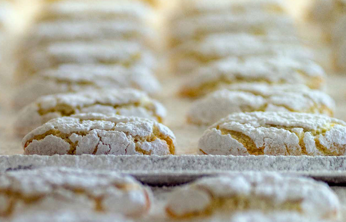 Gelato all’aroma di Ricciarelli di Siena IGP con riduzione di vin santo