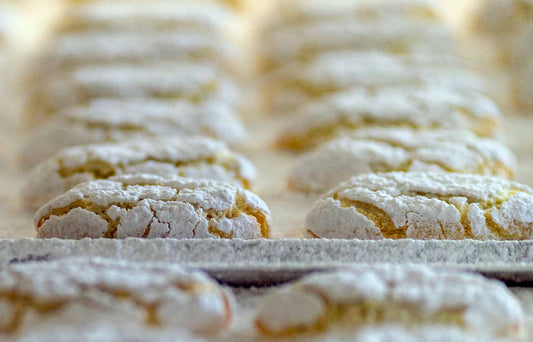 Gelato all’aroma di Ricciarelli di Siena IGP con riduzione di vin santo